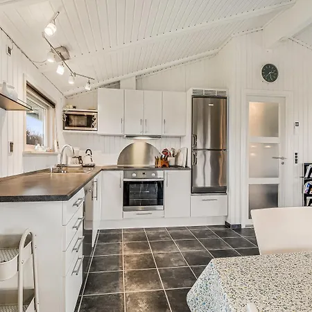 Beautifully Renovated Wooden Homesj404